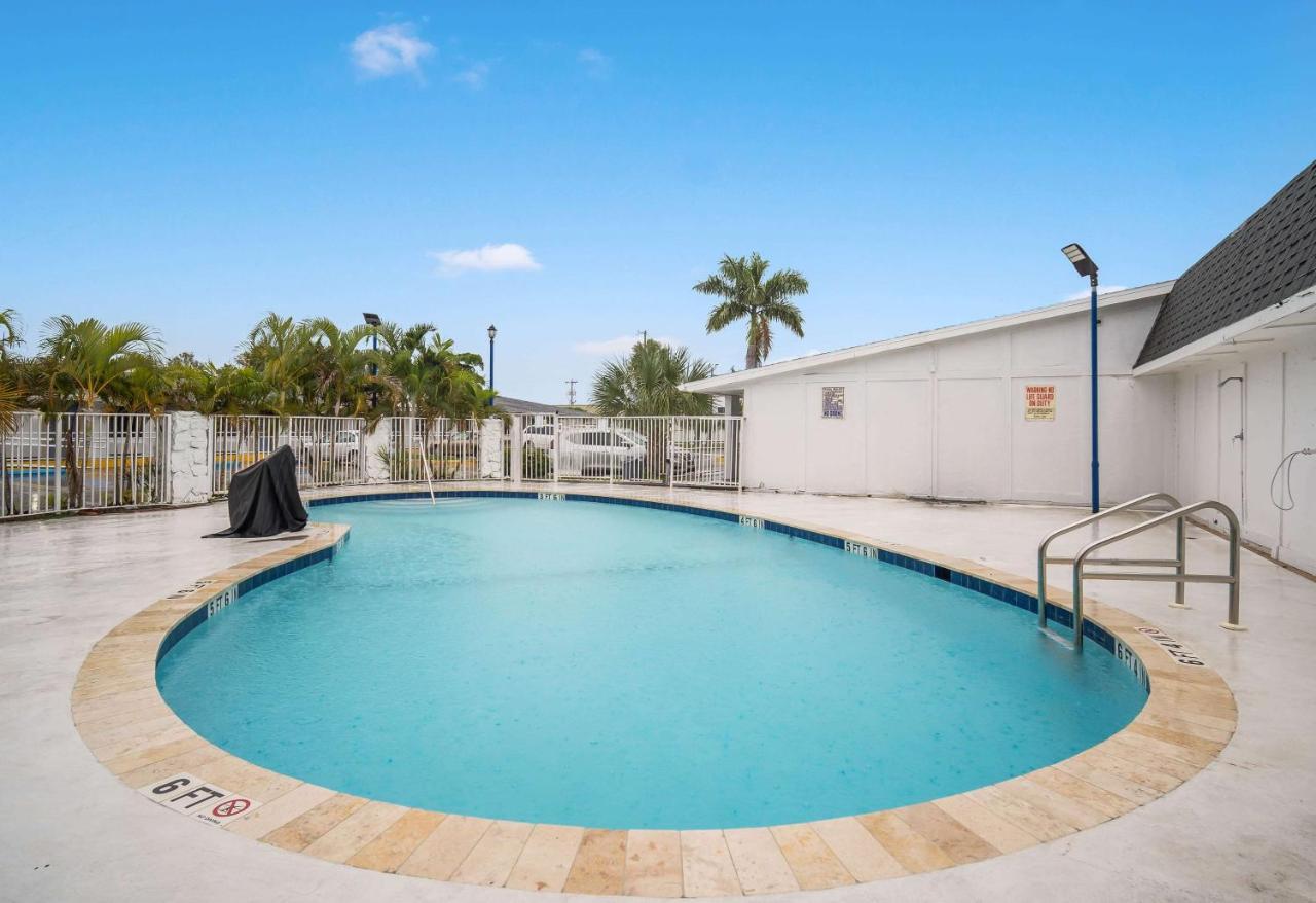 Motel 6-Fort Myers, Fl North Fort Myers Exterior photo